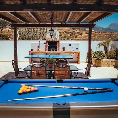 Chalet Villa Nerja Retreat *